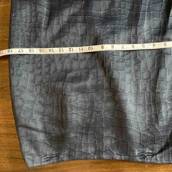 Ellen Tracy Dark blue pencil skirt, embossed on fabric size 4P - Picture 6 of 10